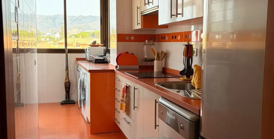 Venta de apartamento en planta media en Marbella 10