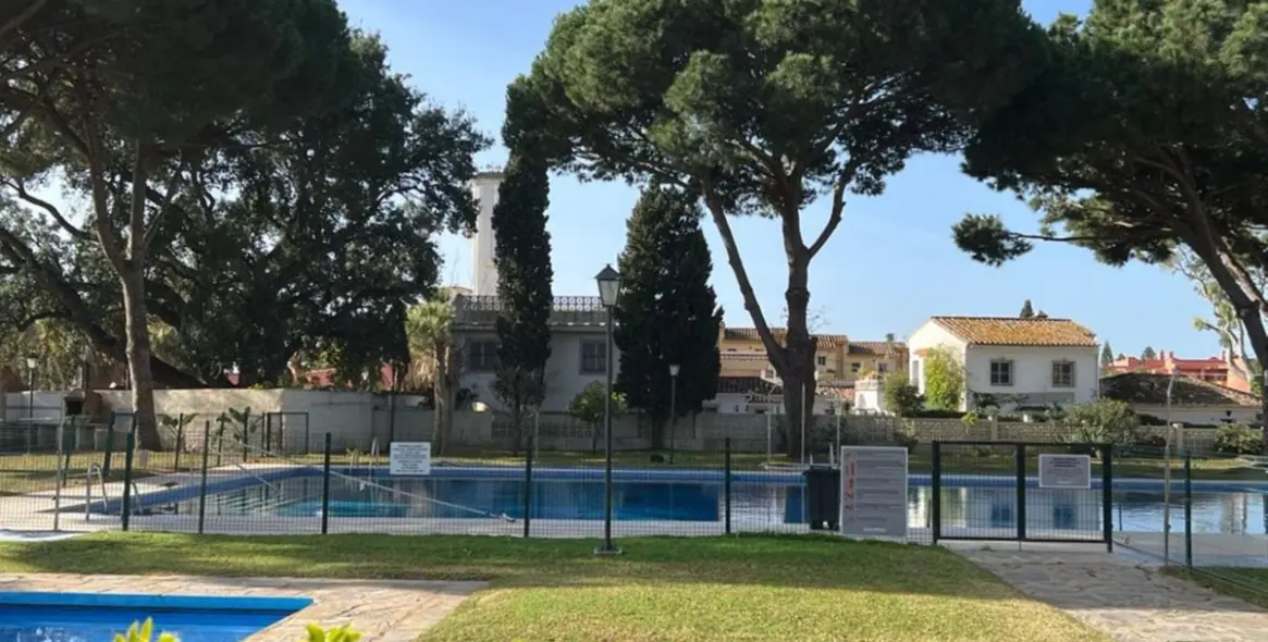 Venta de apartamento en planta media en Marbella 20