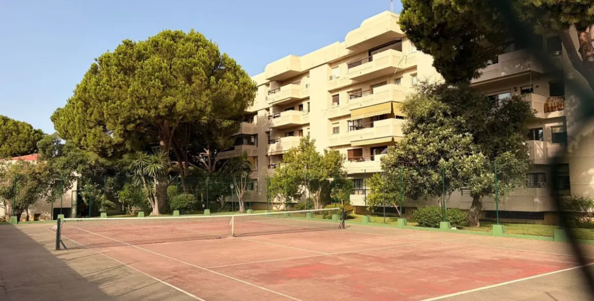 Venta de apartamento en planta media en Marbella 21