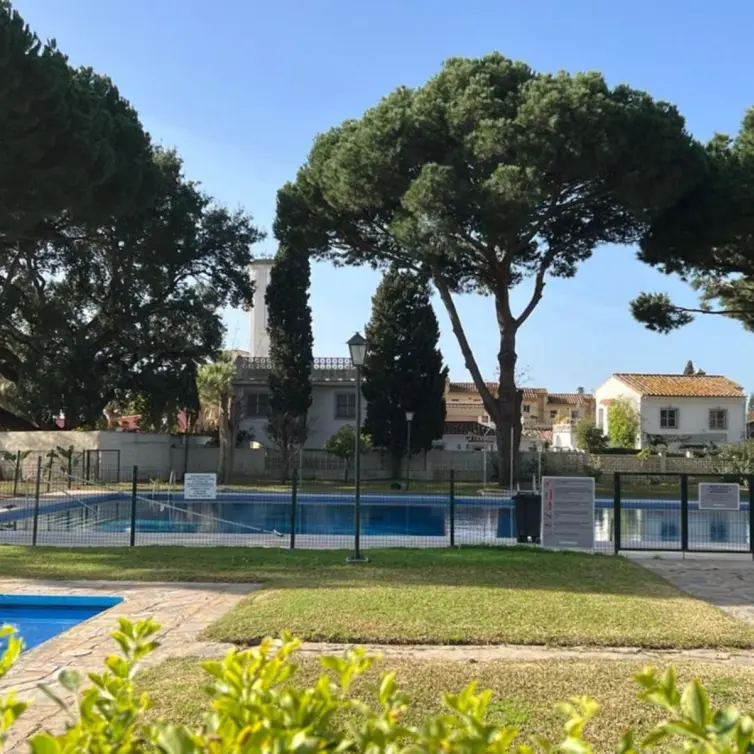 Продажа апартаментов на среднем этаже в Marbella