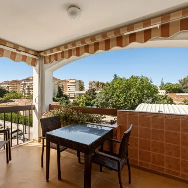 Sale of middle floor apartment in Fuengirola