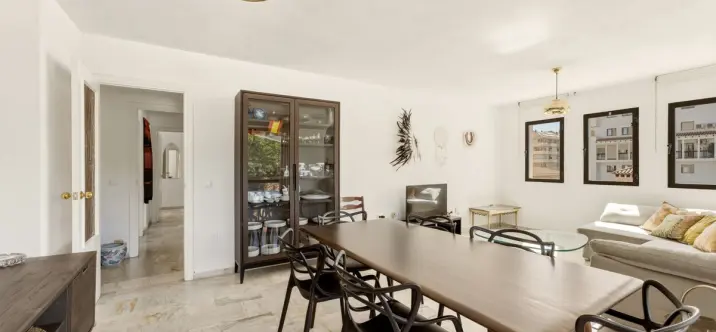 Sale of middle floor apartment in Fuengirola 2