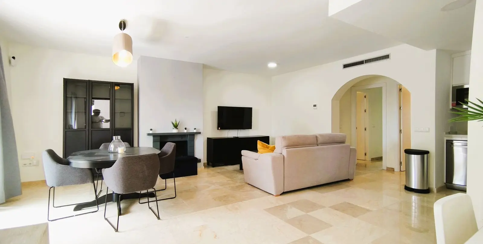 Sale of middle floor apartment in Nueva Andalucía 1