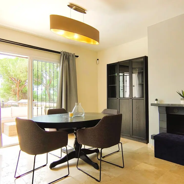 Sale of middle floor apartment in Nueva Andalucía