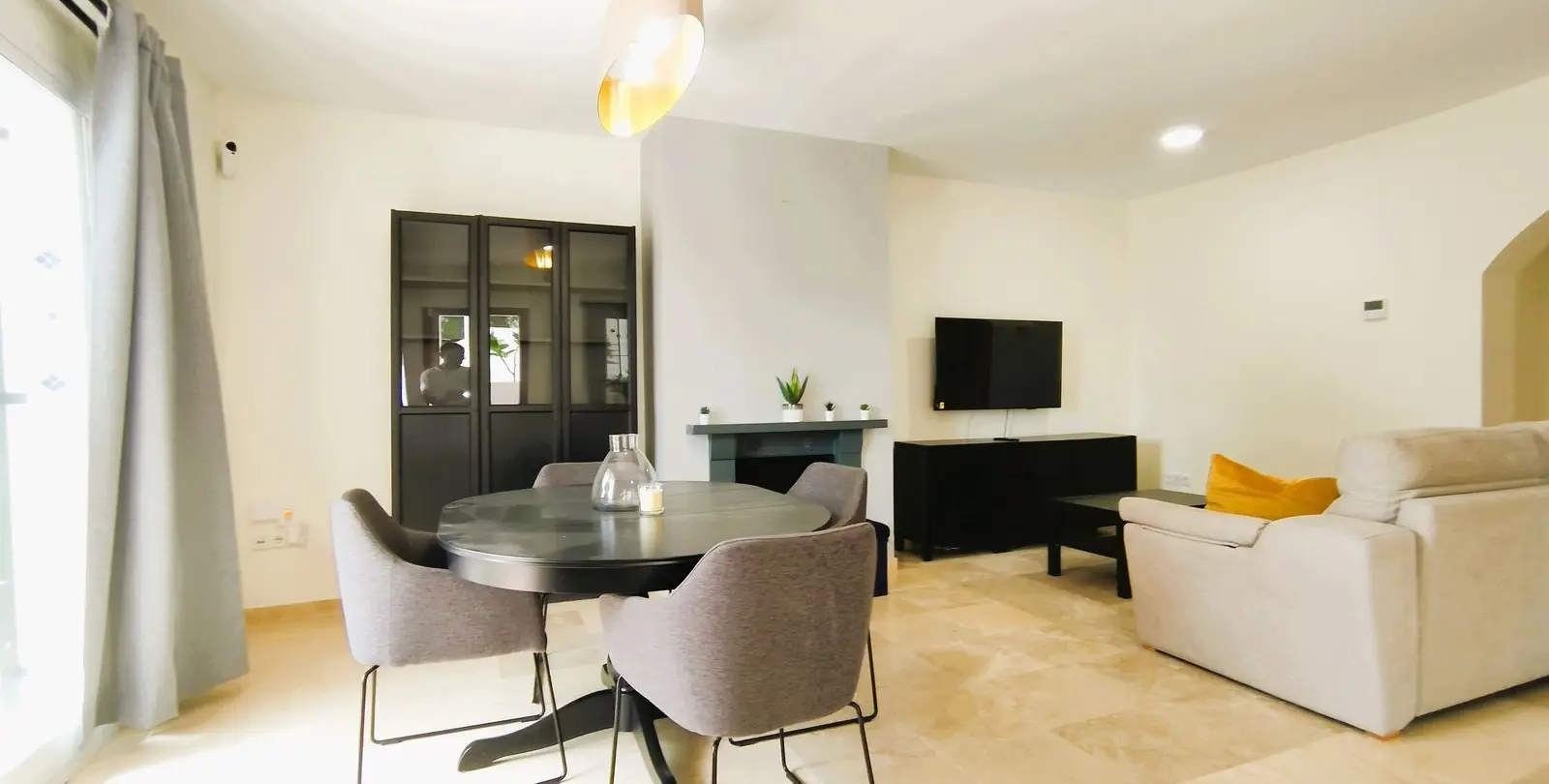 Sale of middle floor apartment in Nueva Andalucía 3