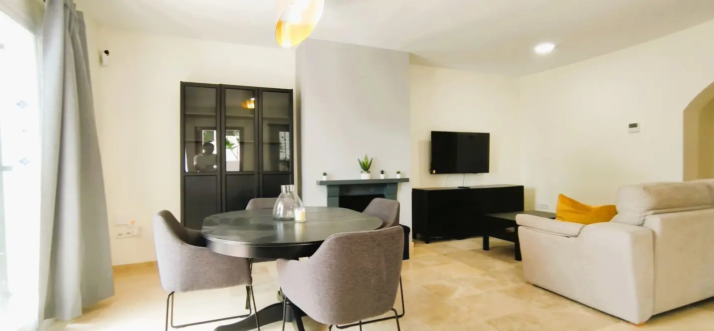 Sale of middle floor apartment in Nueva Andalucía 2