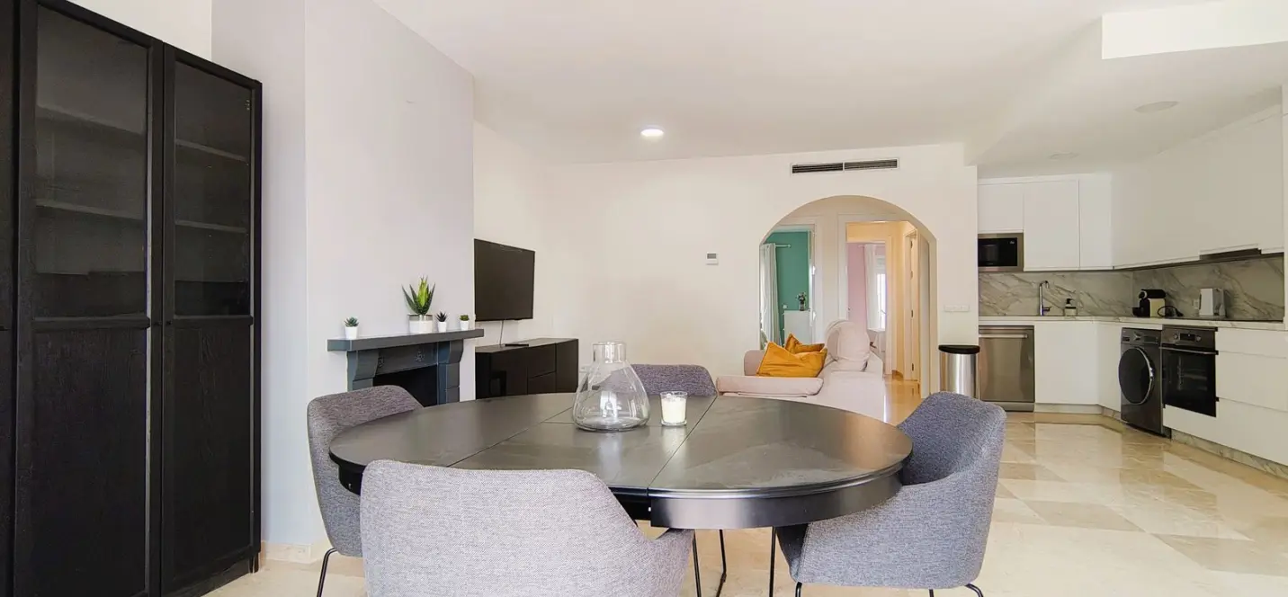 Sale of middle floor apartment in Nueva Andalucía 3