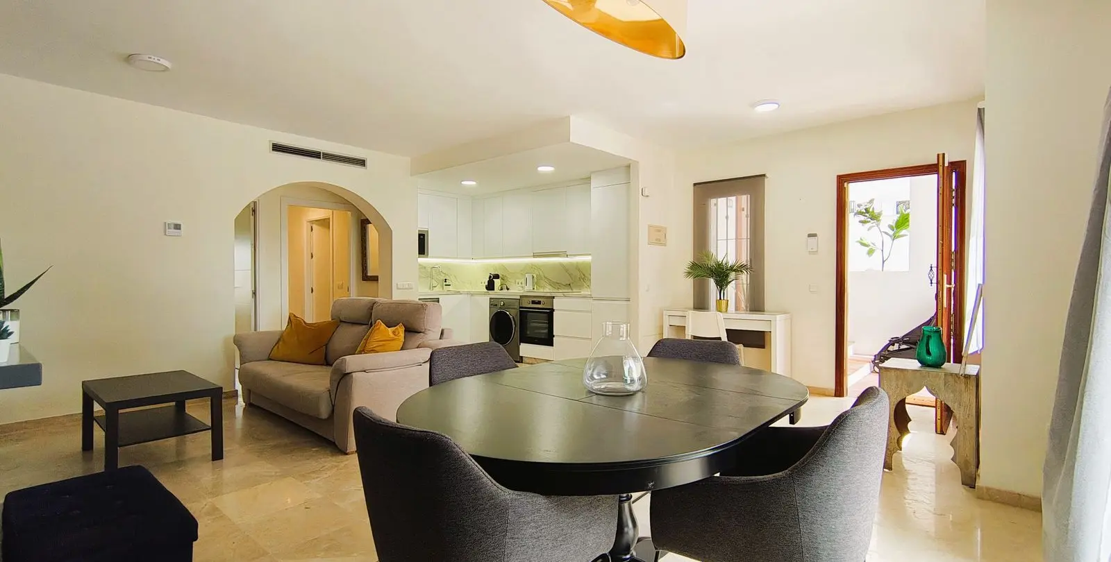 Sale of middle floor apartment in Nueva Andalucía 6