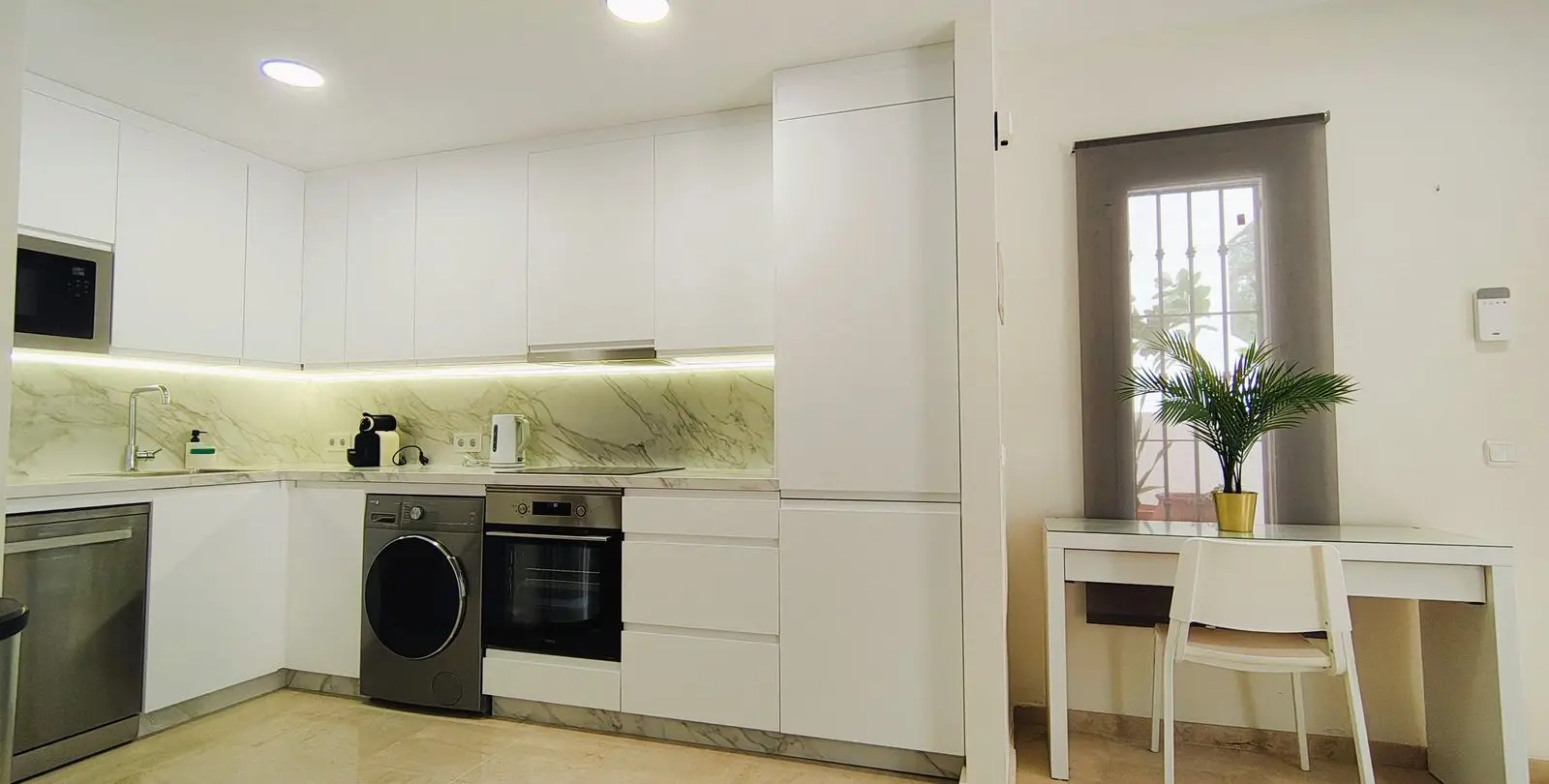 Sale of middle floor apartment in Nueva Andalucía 11