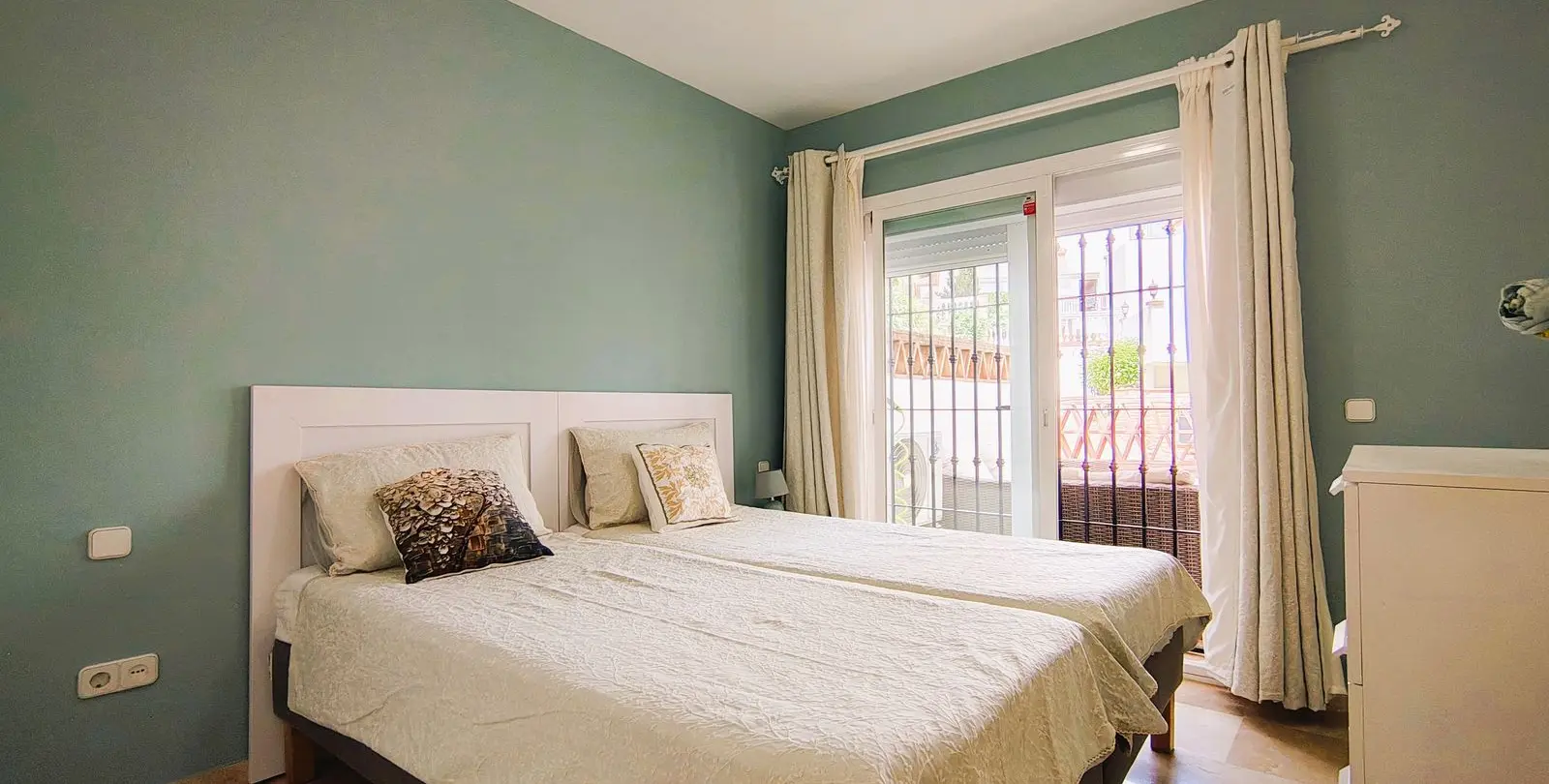 Sale of middle floor apartment in Nueva Andalucía 17