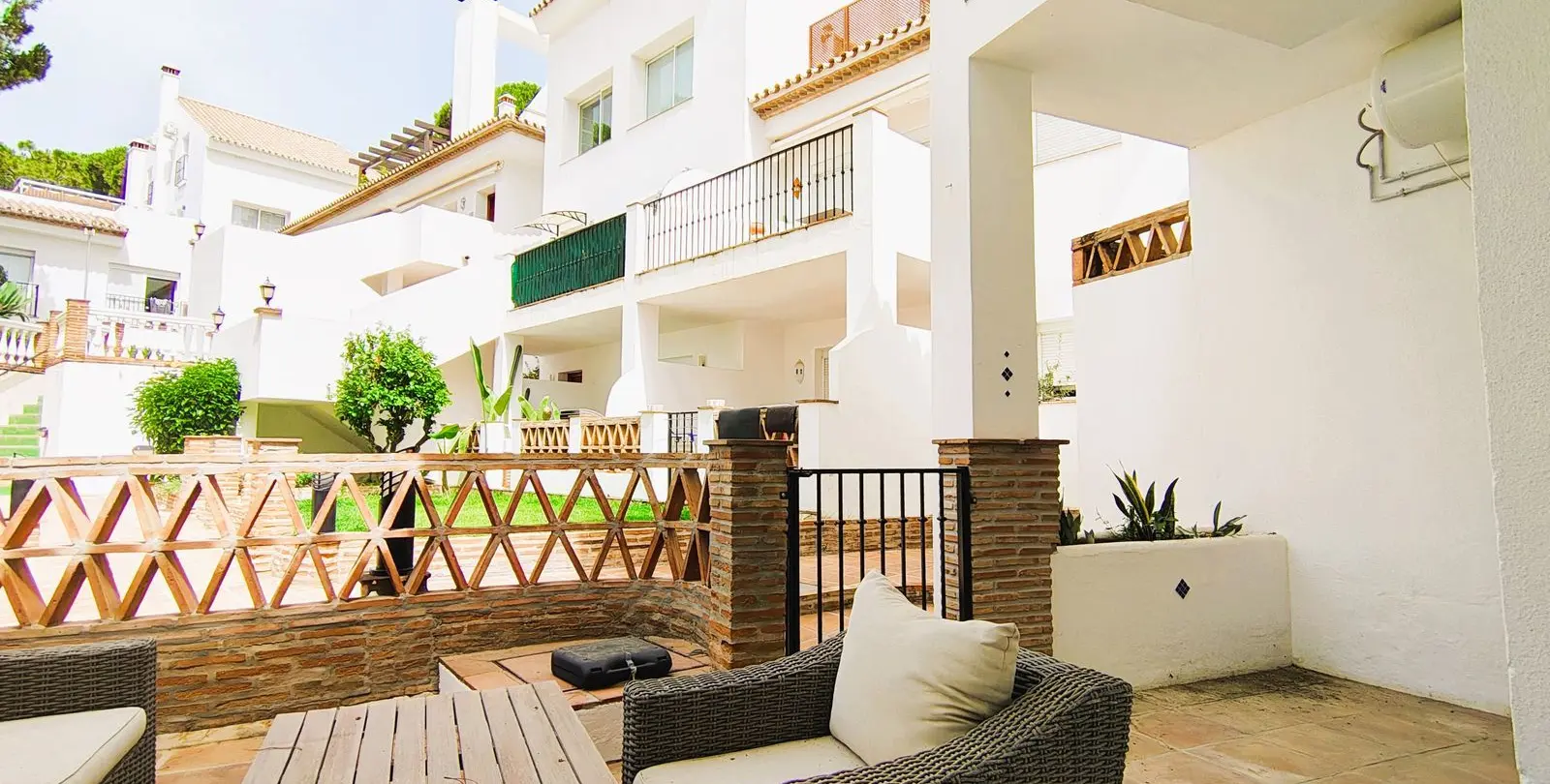 Sale of middle floor apartment in Nueva Andalucía 21
