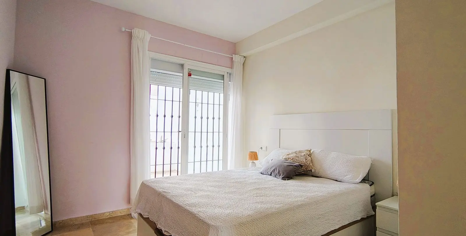 Sale of middle floor apartment in Nueva Andalucía 22