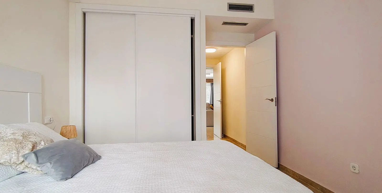 Sale of middle floor apartment in Nueva Andalucía 23