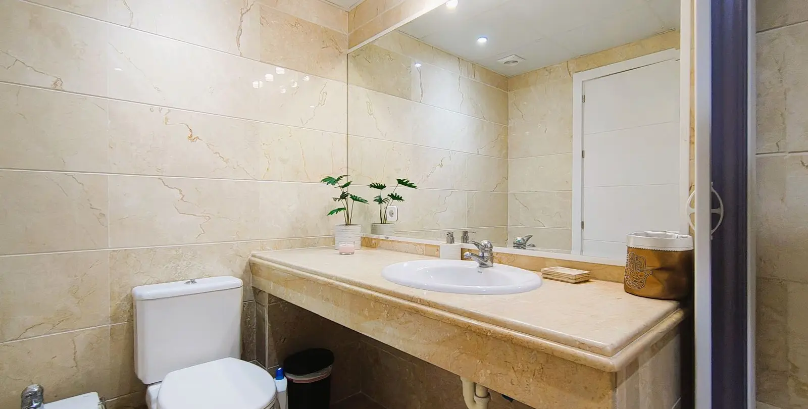 Sale of middle floor apartment in Nueva Andalucía 25