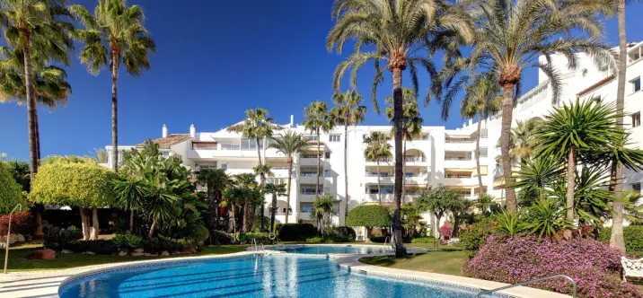 Sale of middle floor apartment in Atalaya 0