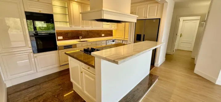 Sale of middle floor apartment in Atalaya 3
