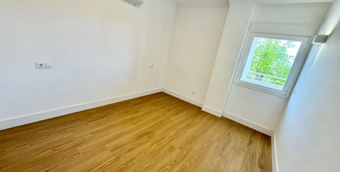 Sale of middle floor apartment in Atalaya 8