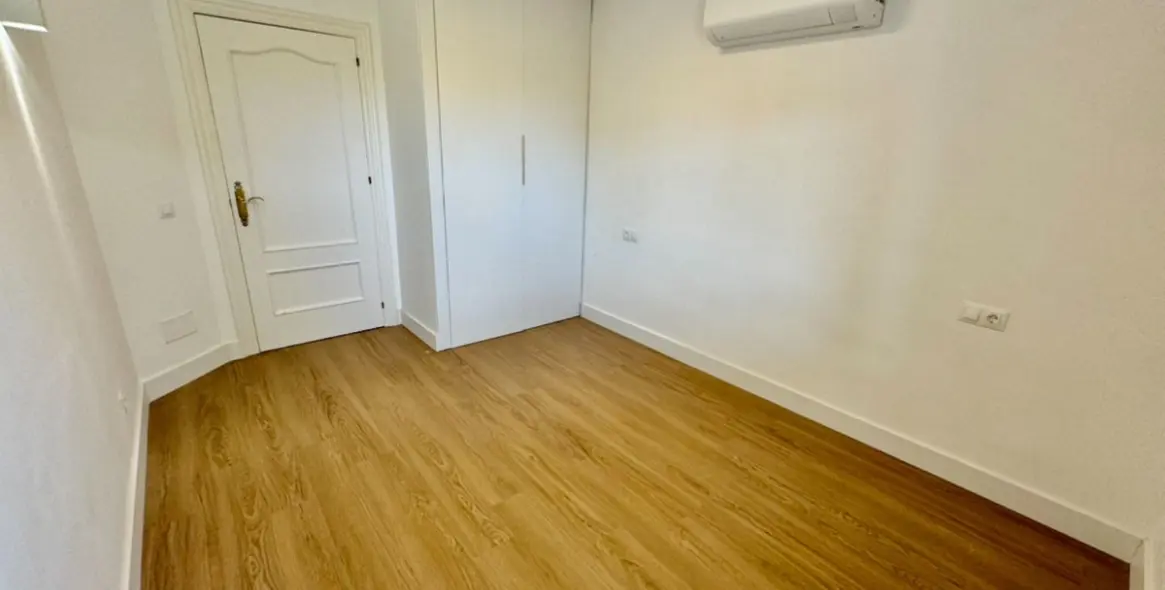 Sale of middle floor apartment in Atalaya 9