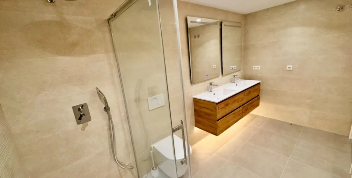 Sale of middle floor apartment in Atalaya 15
