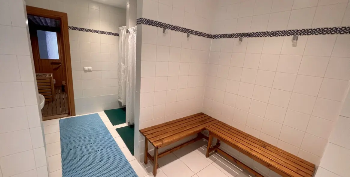 Sale of middle floor apartment in Atalaya 20