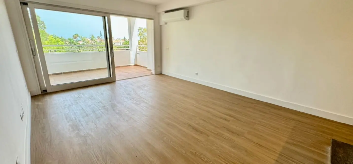 Sale of middle floor apartment in Atalaya 1