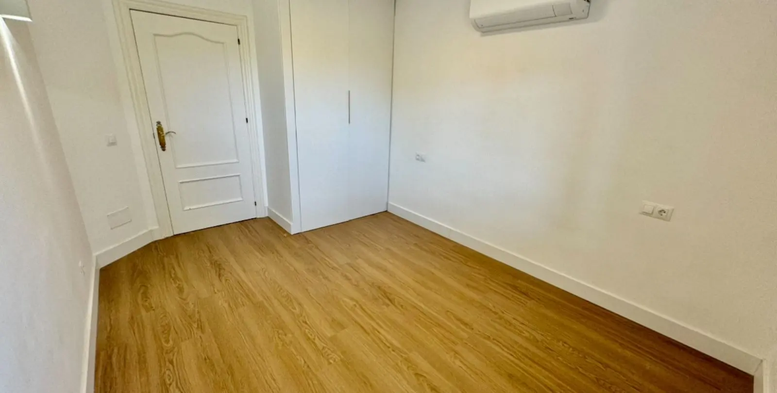 Sale of middle floor apartment in Atalaya 9