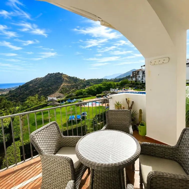 Venta de apartamento en planta media en Los Arqueros