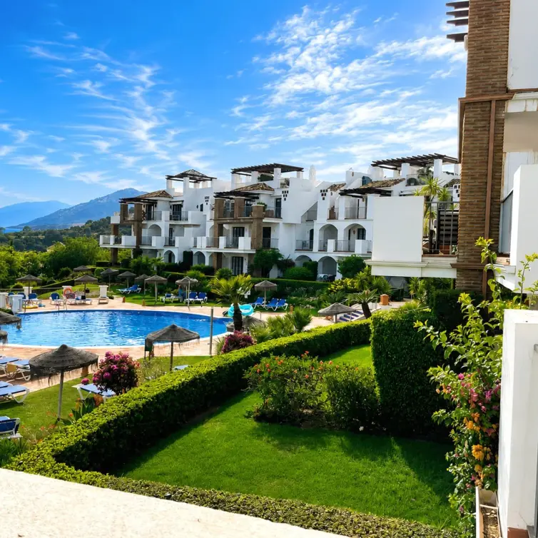 Venta de apartamento en planta media en Los Arqueros