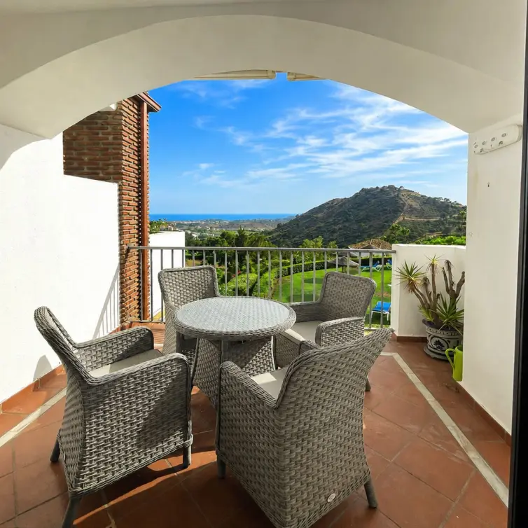 Venta de apartamento en planta media en Los Arqueros