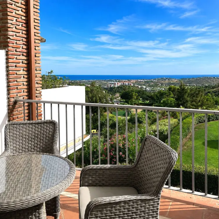 Venta de apartamento en planta media en Los Arqueros
