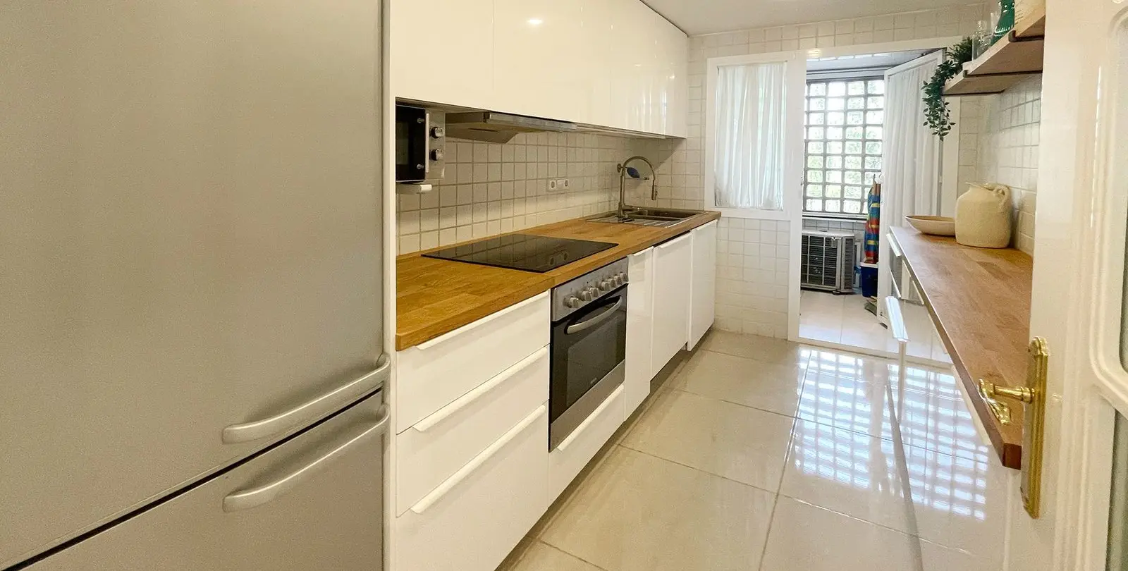 Venta de apartamento en planta media en Los Arqueros 14