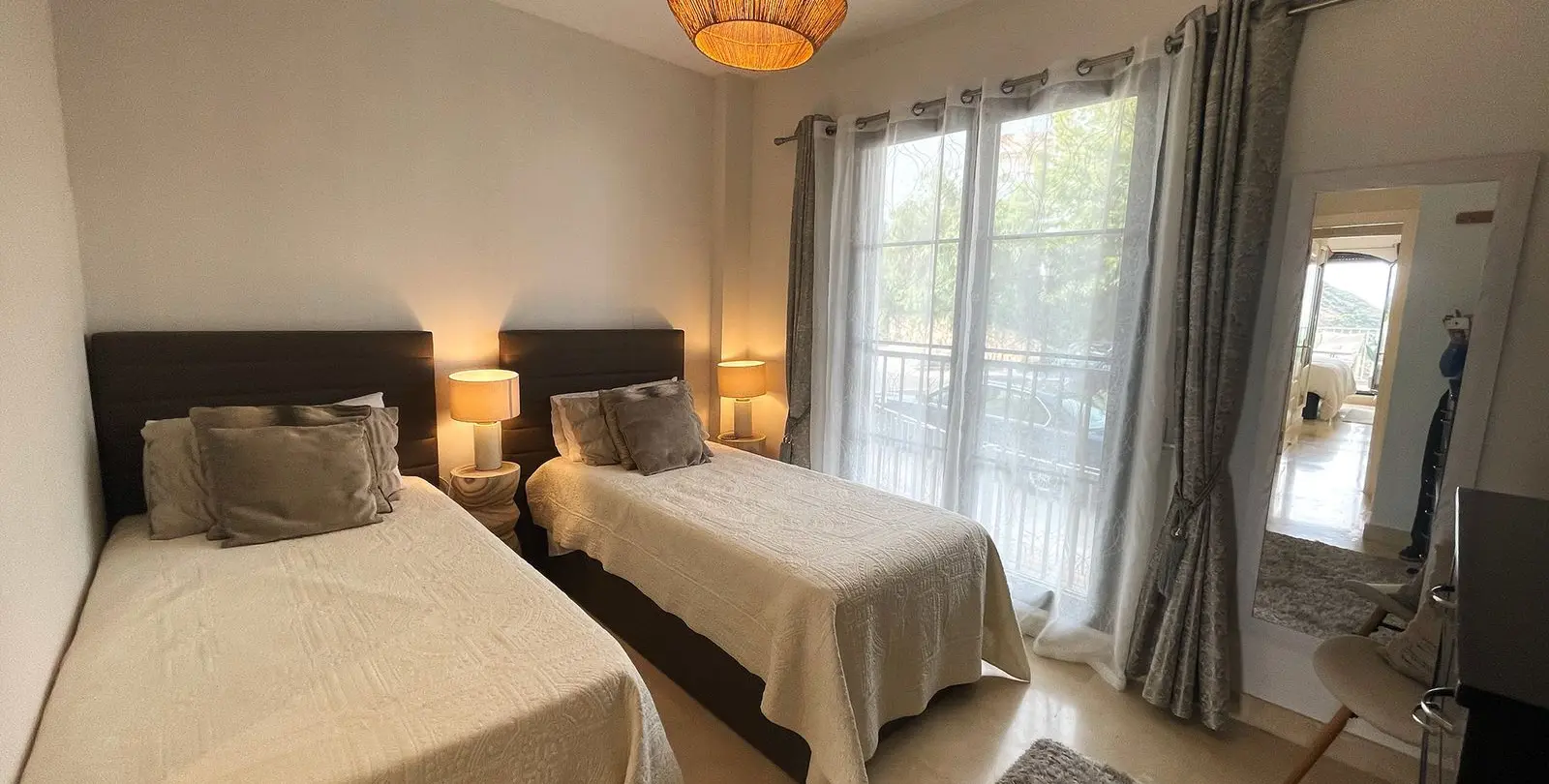 Venta de apartamento en planta media en Los Arqueros 16
