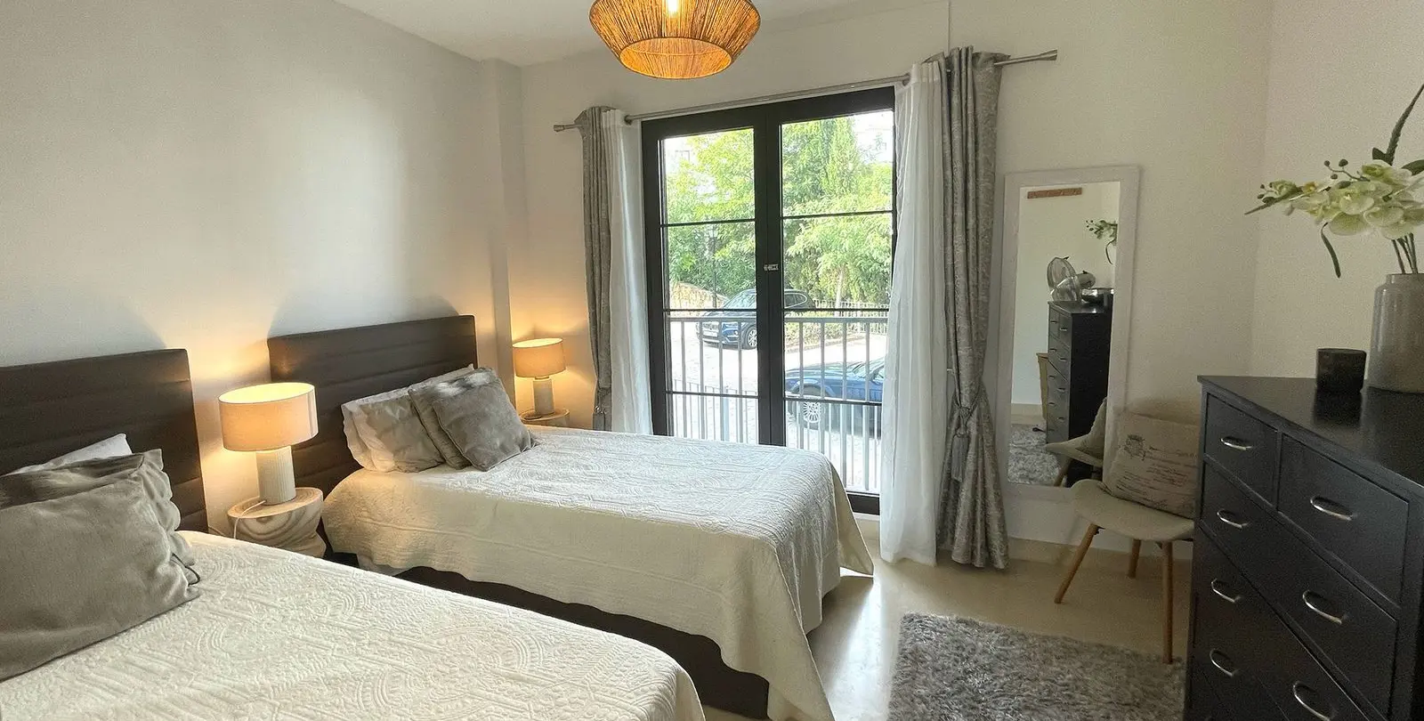 Venta de apartamento en planta media en Los Arqueros 17