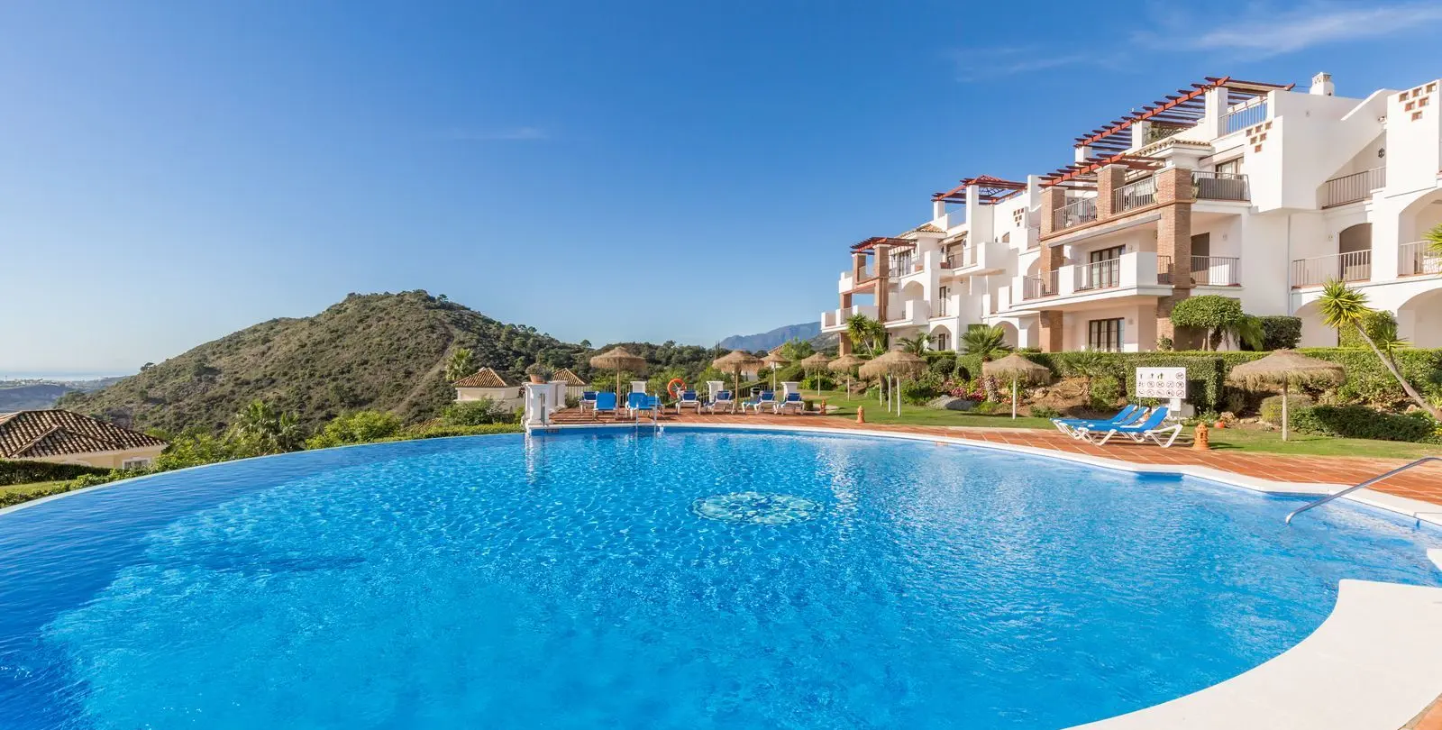 Venta de apartamento en planta media en Los Arqueros 22