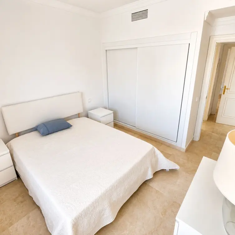 Sale of penthouse in Nueva Andalucía