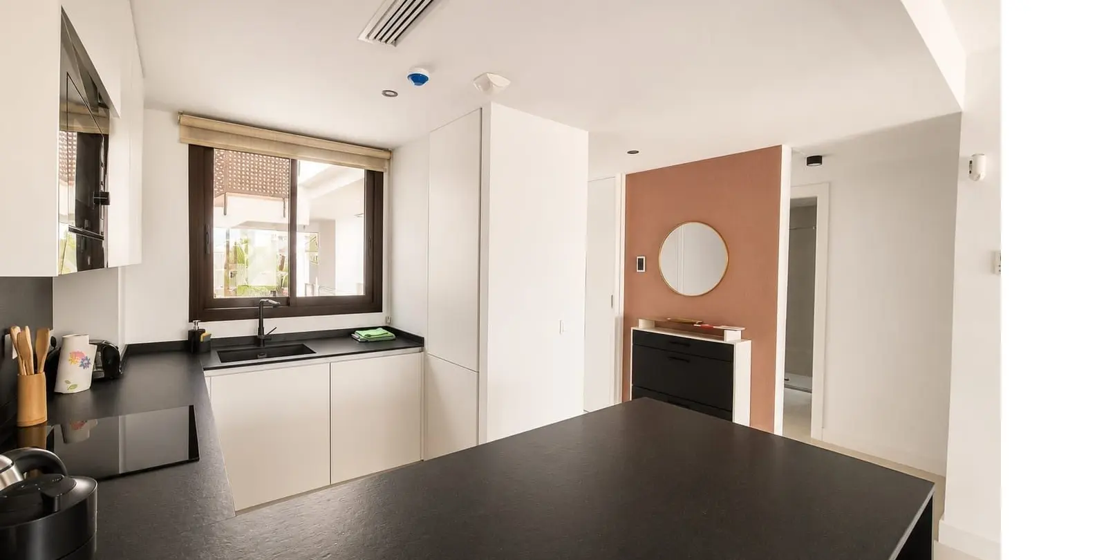 Venta de apartamento en planta media en Higueron 5
