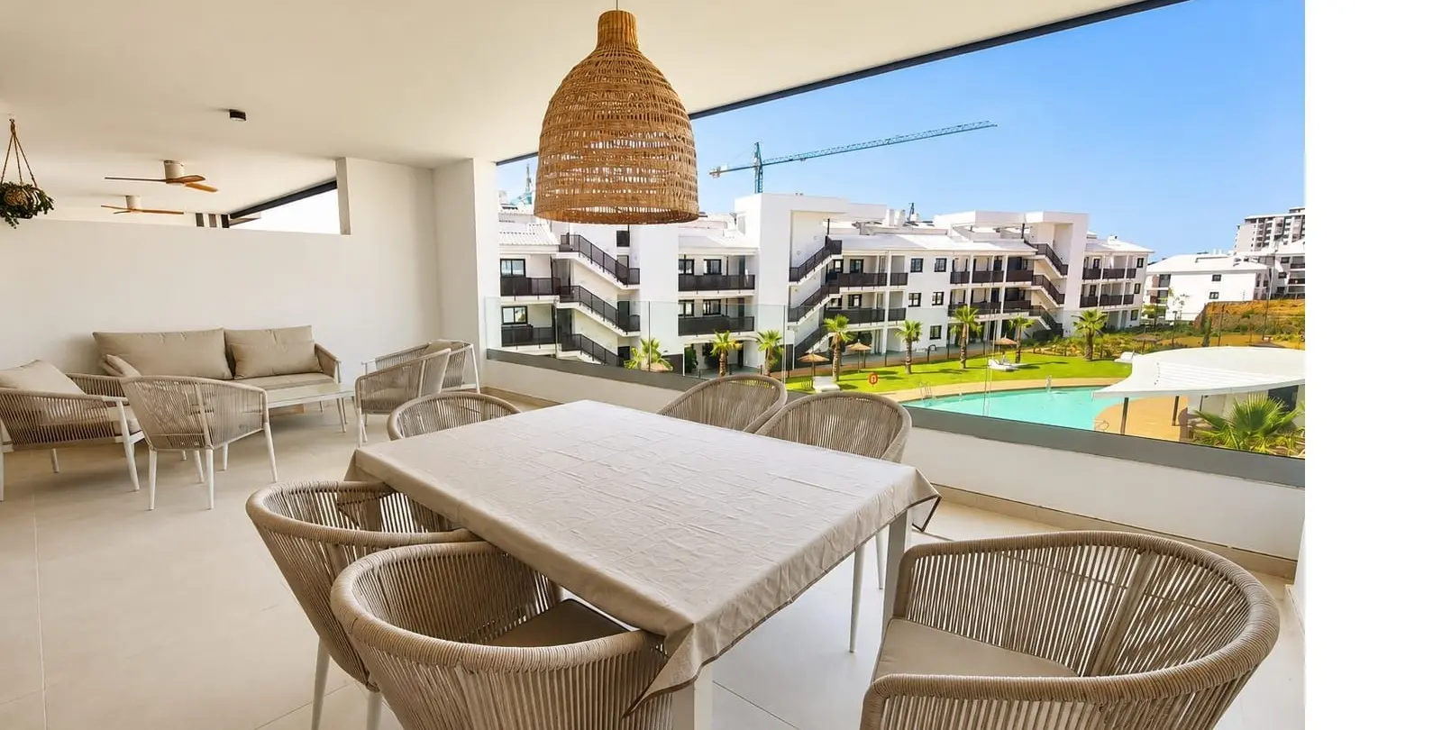 Venta de apartamento en planta media en Higueron 6