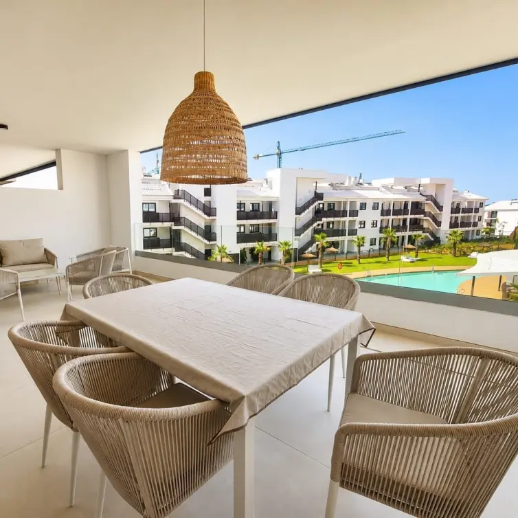 Sale of middle floor apartment in Higueron