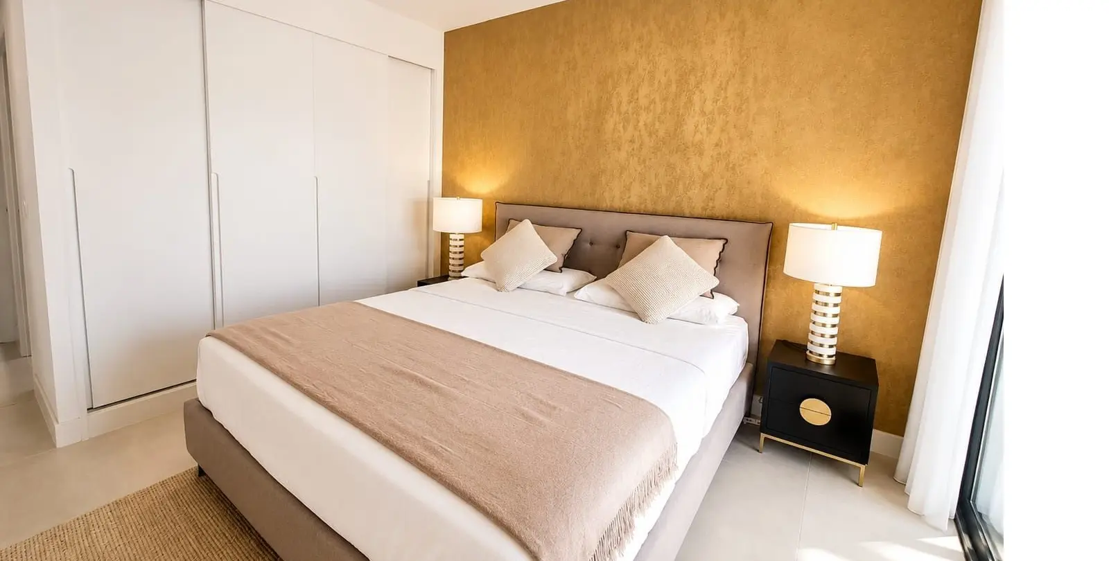 Venta de apartamento en planta media en Higueron 8