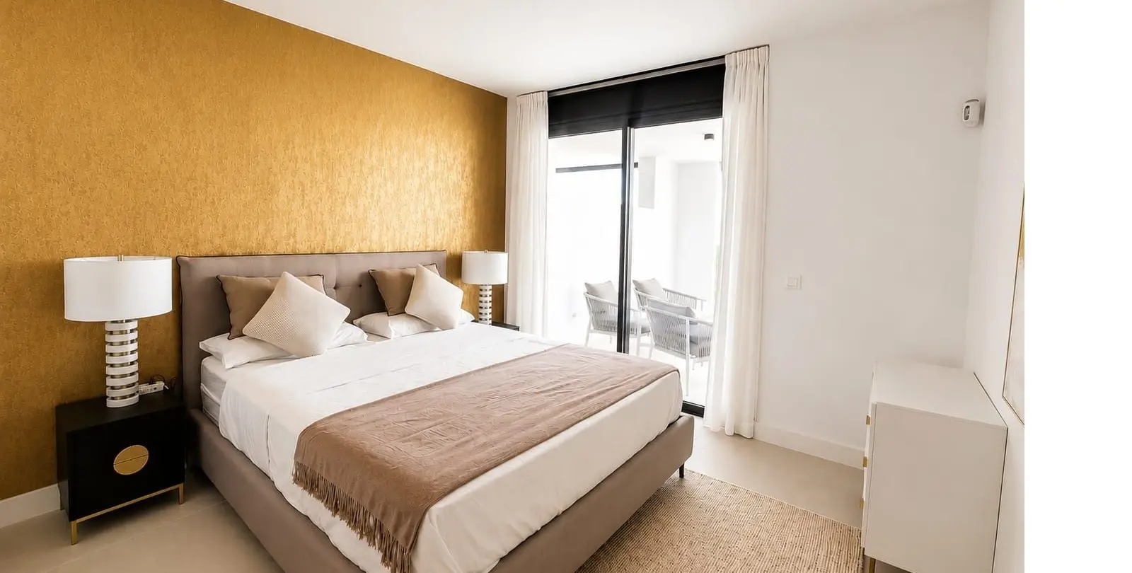 Venta de apartamento en planta media en Higueron 9