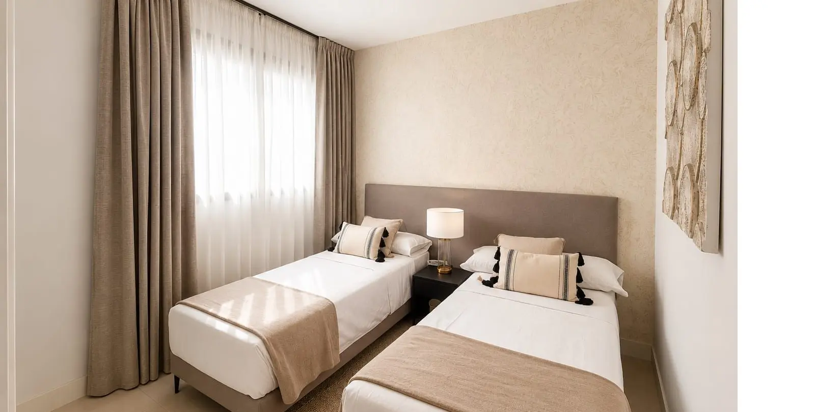 Venta de apartamento en planta media en Higueron 11