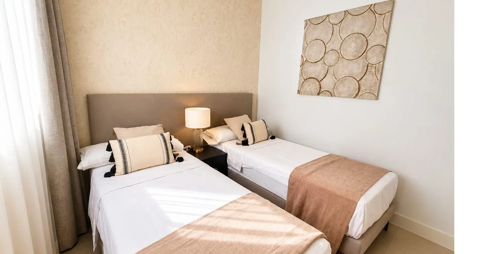 Venta de apartamento en planta media en Higueron 12