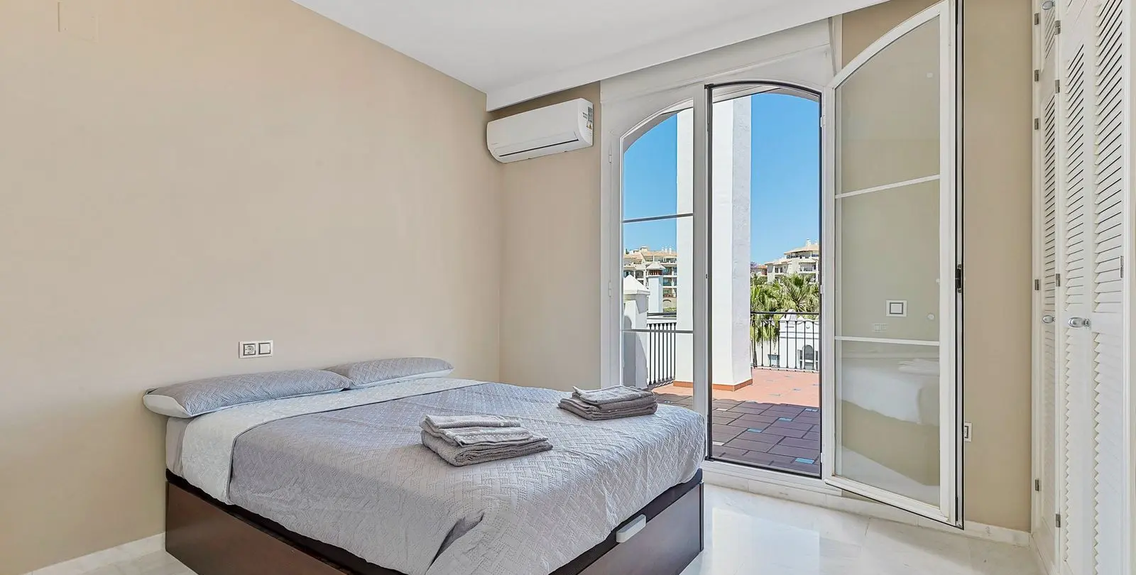 Sale of townhouse in Mijas Costa 11