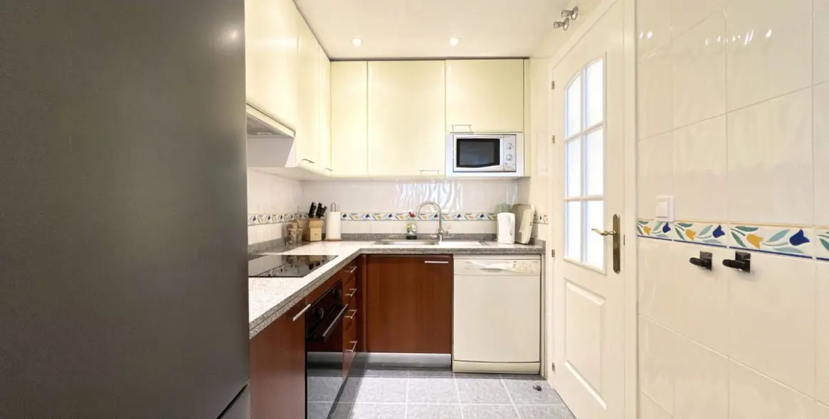 Sale of middle floor apartment in Torrequebrada 3
