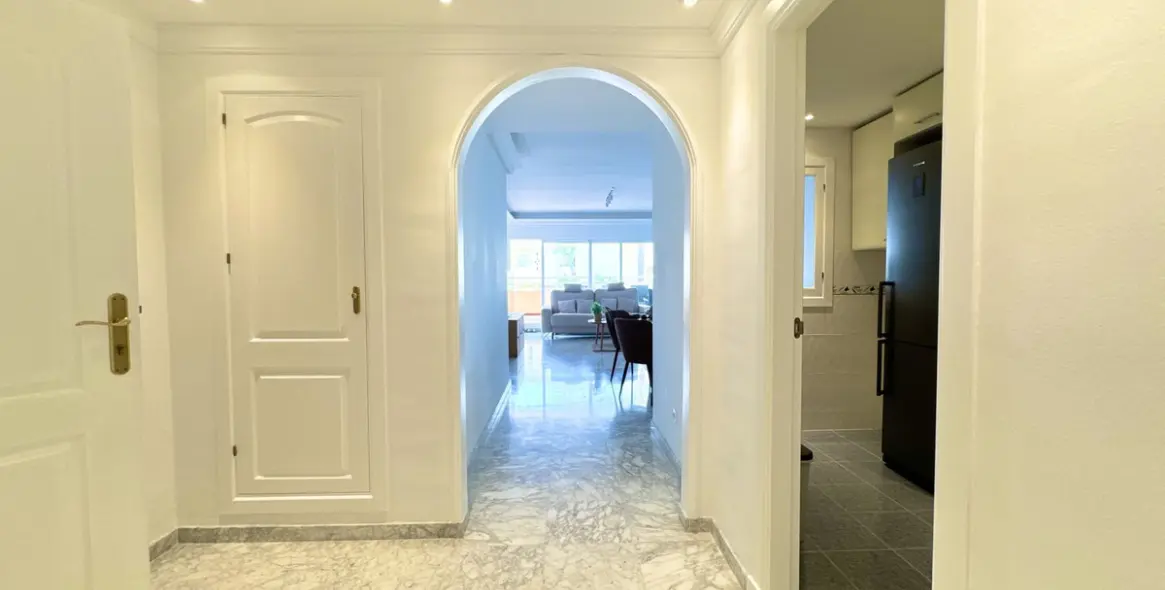 Sale of middle floor apartment in Torrequebrada 4