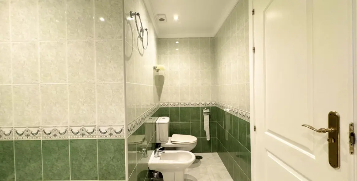 Sale of middle floor apartment in Torrequebrada 9