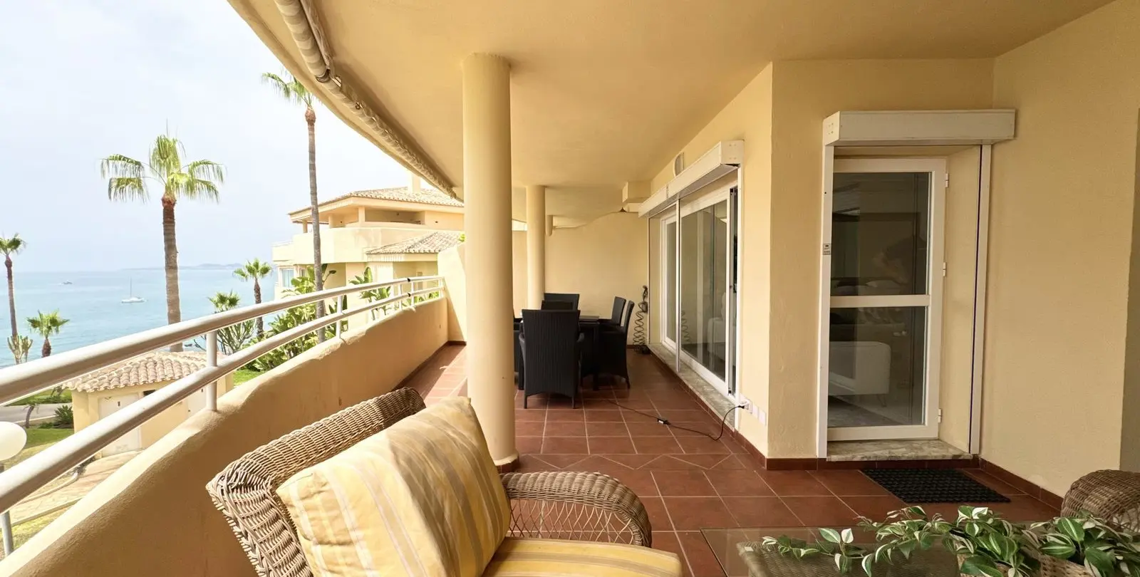 Venta de apartamento en planta media en Torrequebrada 1
