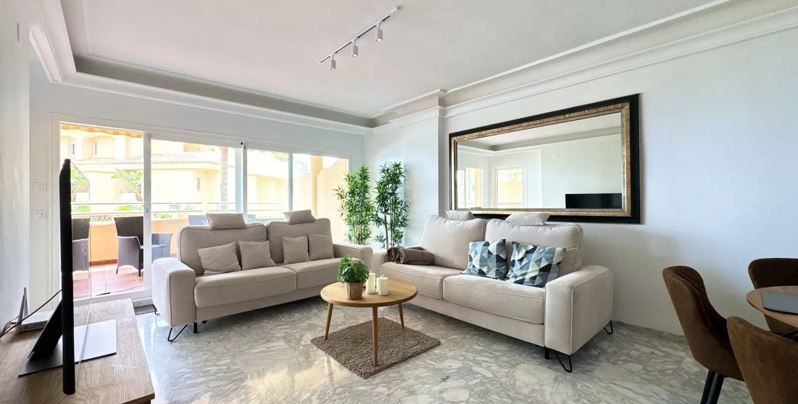 Venta de apartamento en planta media en Torrequebrada 2