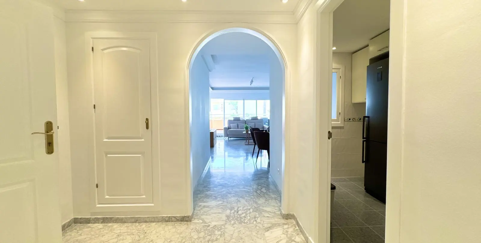 Venta de apartamento en planta media en Torrequebrada 4