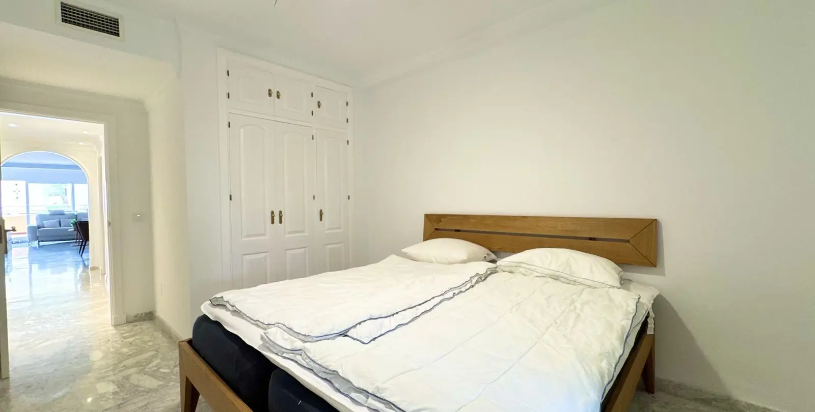 Venta de apartamento en planta media en Torrequebrada 8